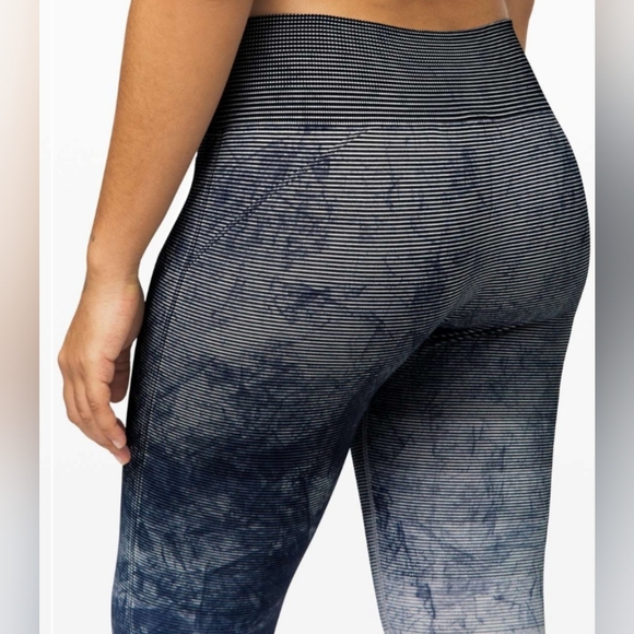 Lululemon Ebb to Train Tight. Size 6. *Wash White / Black / Luna - Picture 5 of 13